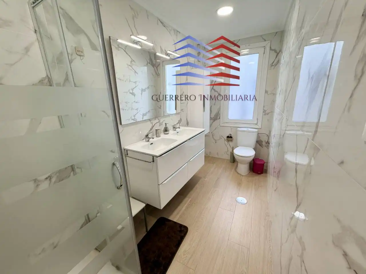 Bany de Apartament de lloguer en O Carballiño   amb Calefacció, Parquet i Moblat