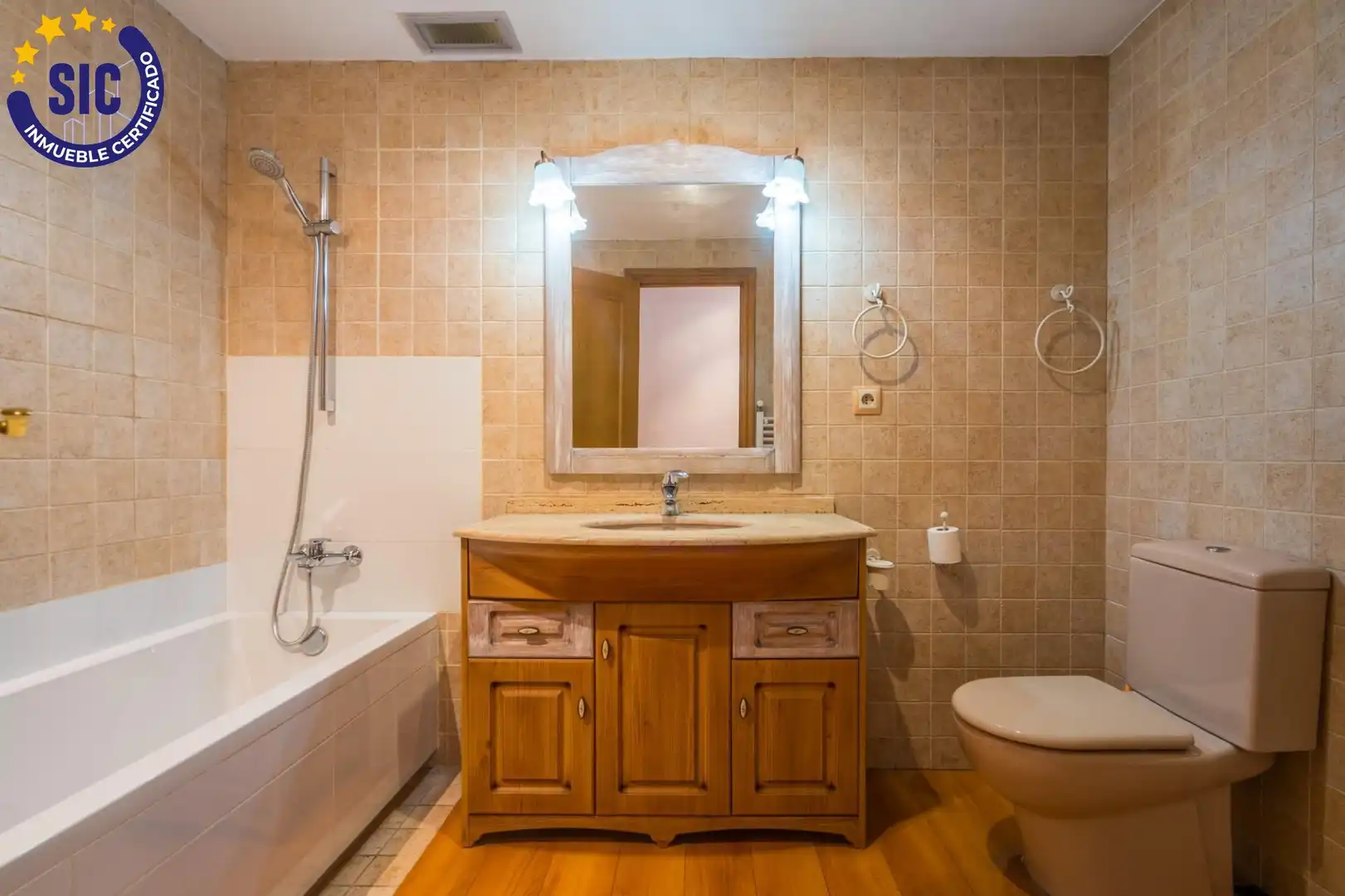 Baño de Piso en venta en Valencia con Aire acondicionado, Calefacción y Terraza