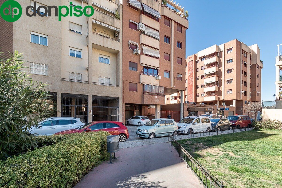 Exterior view of Garage for sale in  Granada Capital