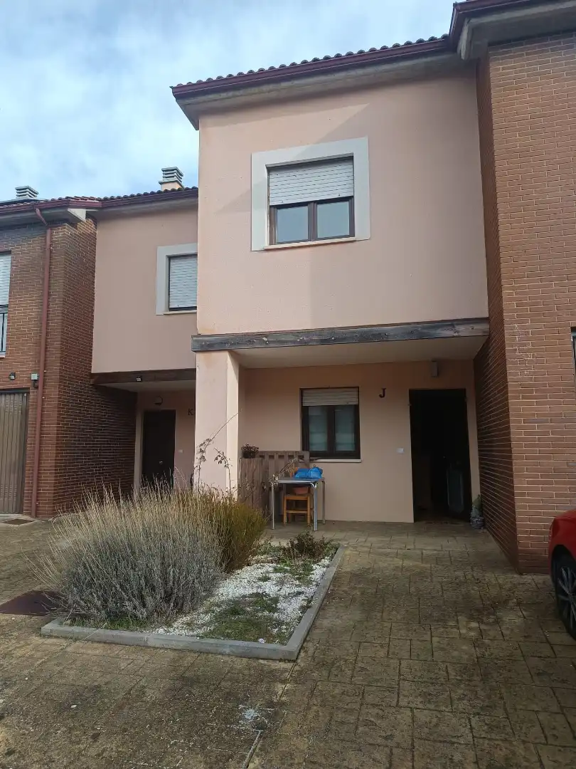 Vista exterior de Dúplex en venta en Sojuela