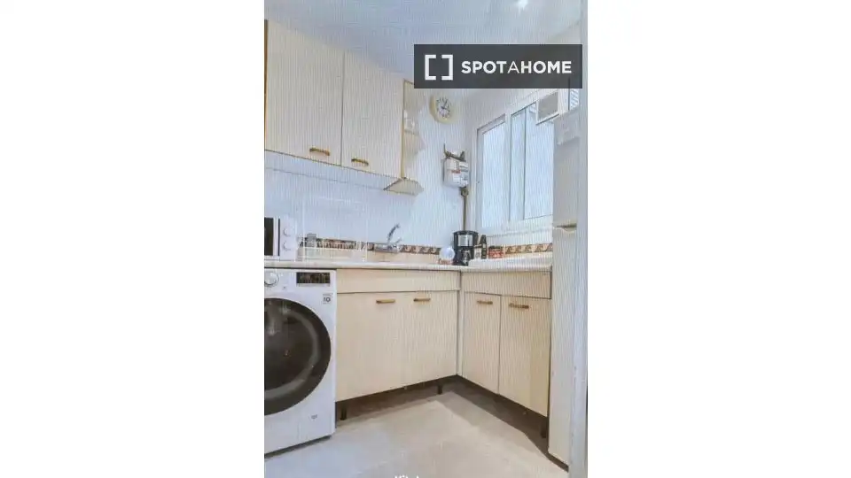 Cuina de Apartament per a compartir en Madrid amb Aire condicionat, Calefacció i Terrassa