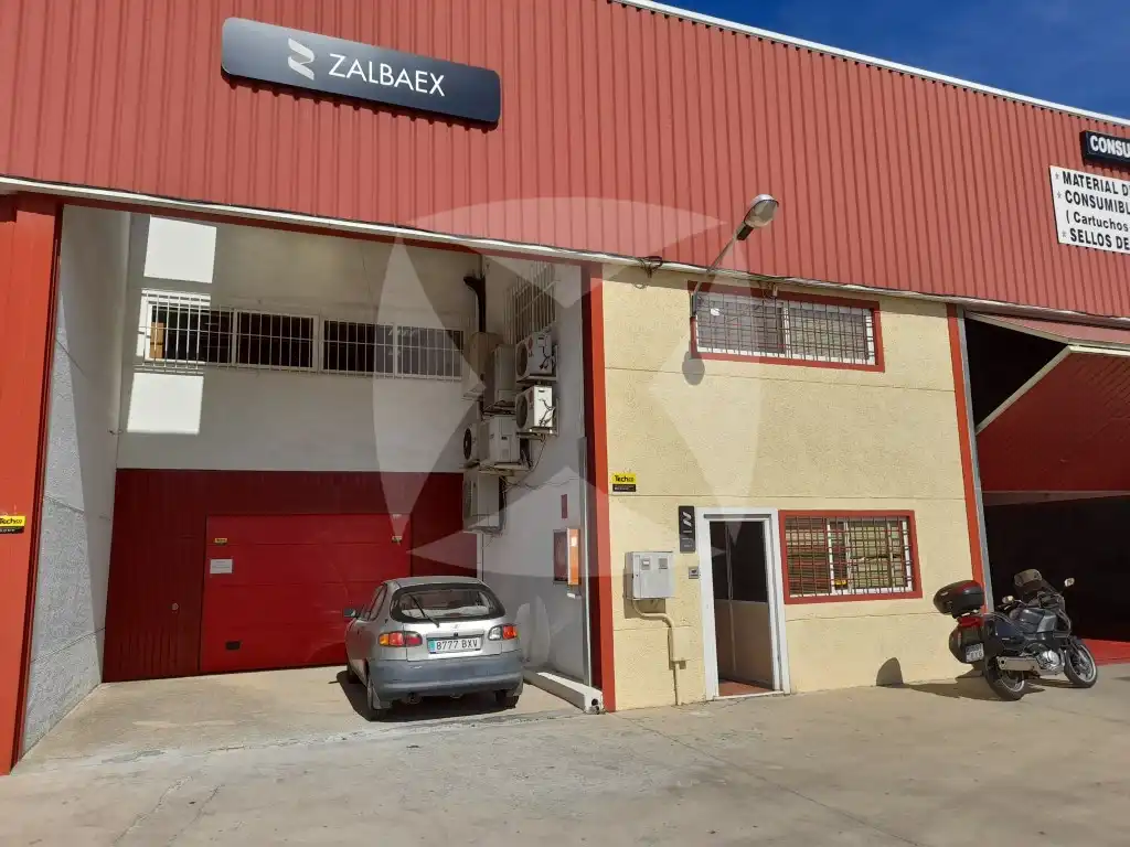 Nau industrial en venda a Avenida Joaquín Sánchez Valverde