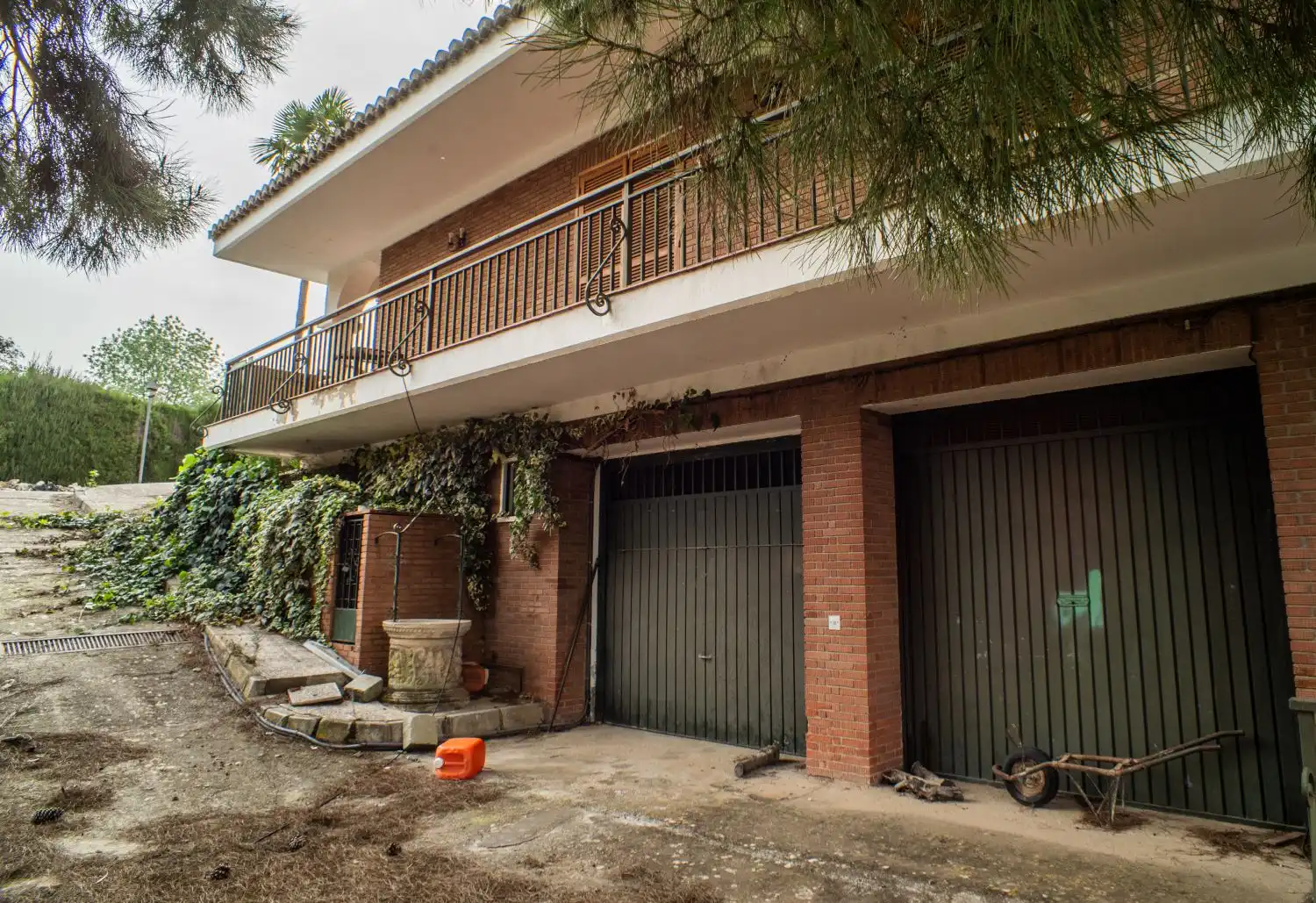 Vista exterior de Casa o xalet en venda en Loja amb Jardí privat, Terrassa i Piscina