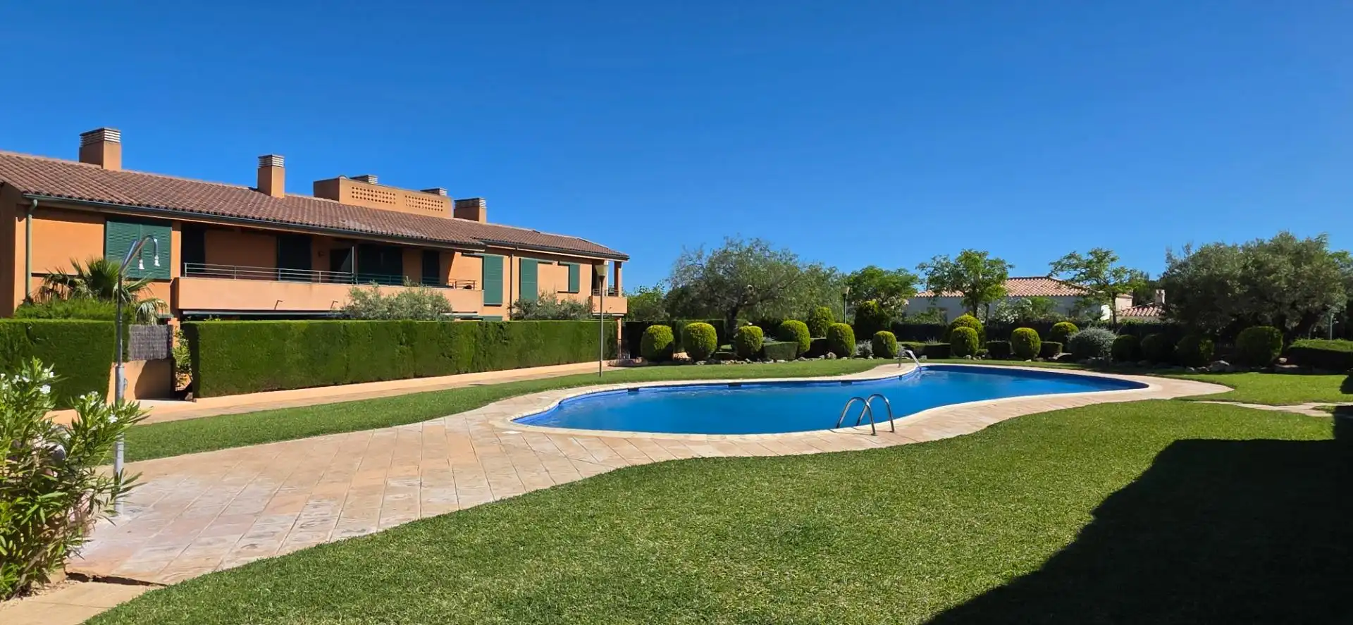 Schwimmbecken von Erdgeschoss zum Verkauf in L'Ametlla de Mar  mit Klimaanlage, Privatgarten und Terrasse