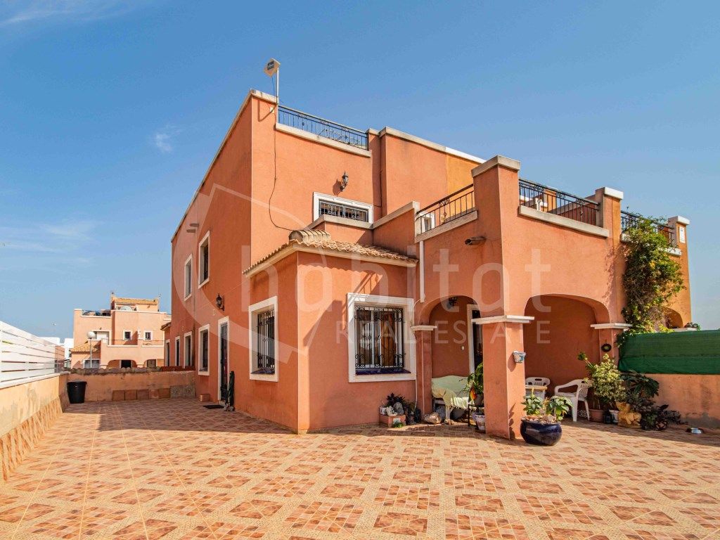 Exterior view of Single-family semi-detached for sale in Los Montesinos  with Air Conditioner, Terrace and Community pool