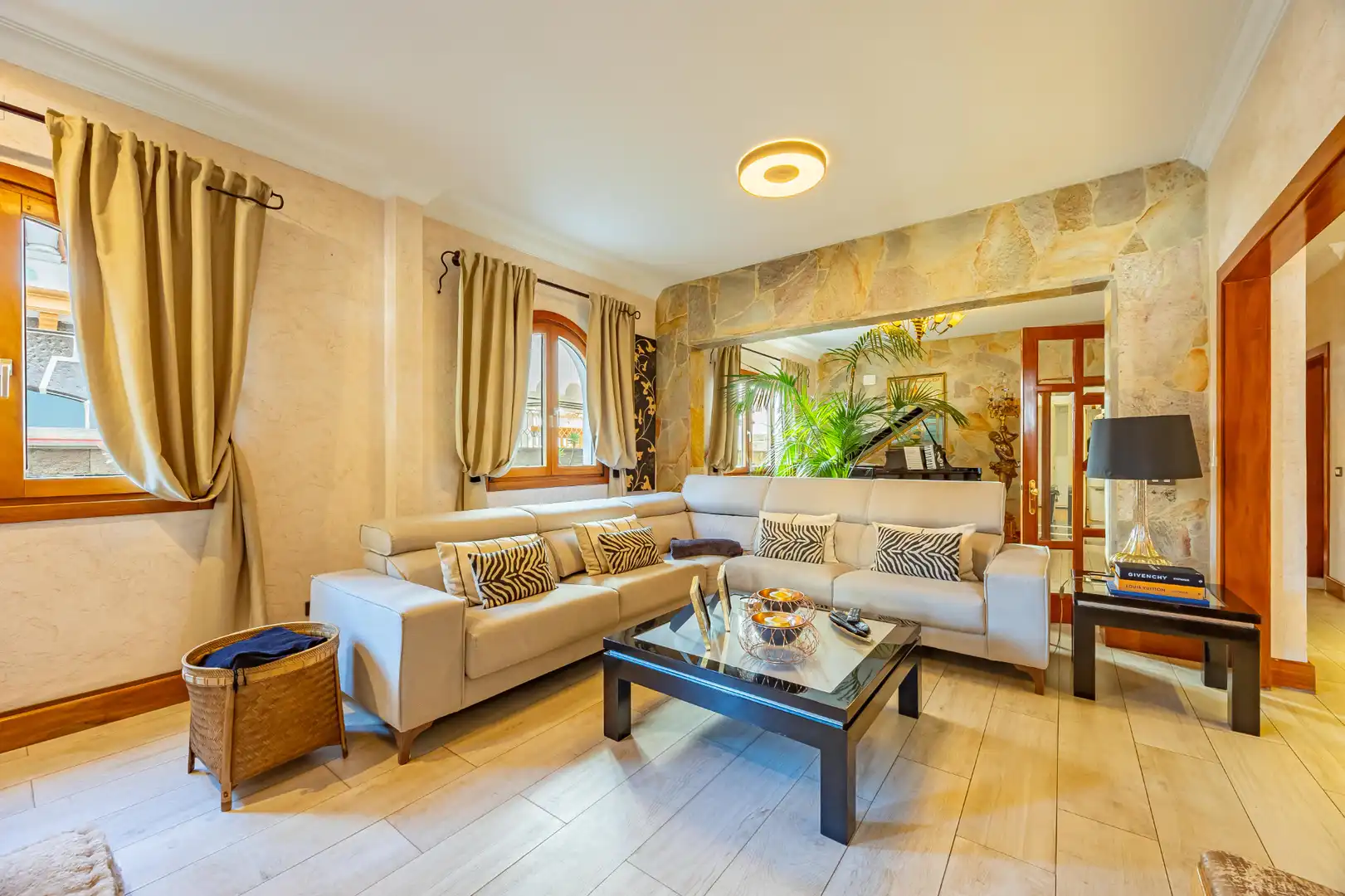 Sala d'estar de Casa o xalet en venda en Las Palmas de Gran Canaria amb Parquet, Terrassa i Traster