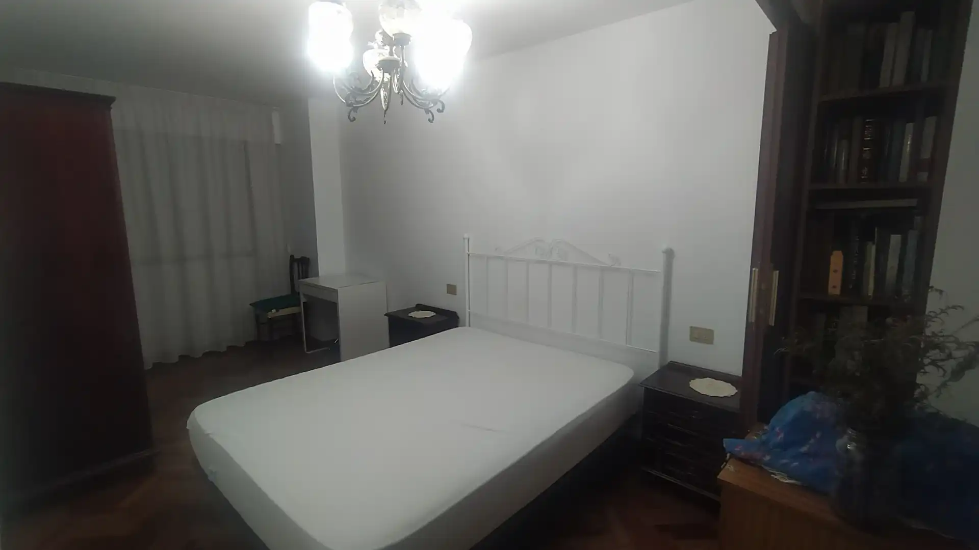 Dormitori de Pis de lloguer en A Coruña Capital  amb Parquet, Moblat i Forn