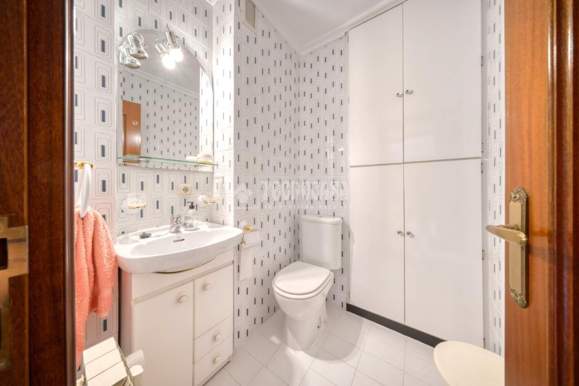 Bathroom of Flat for sale in Valladolid Capital  with Heating, Terrace and Furnished