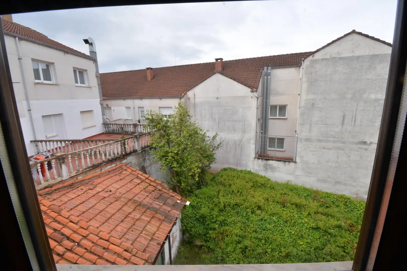 Vista exterior de Casa o chalet en venta en Soto del Barco con Calefacción, Terraza y Balcón