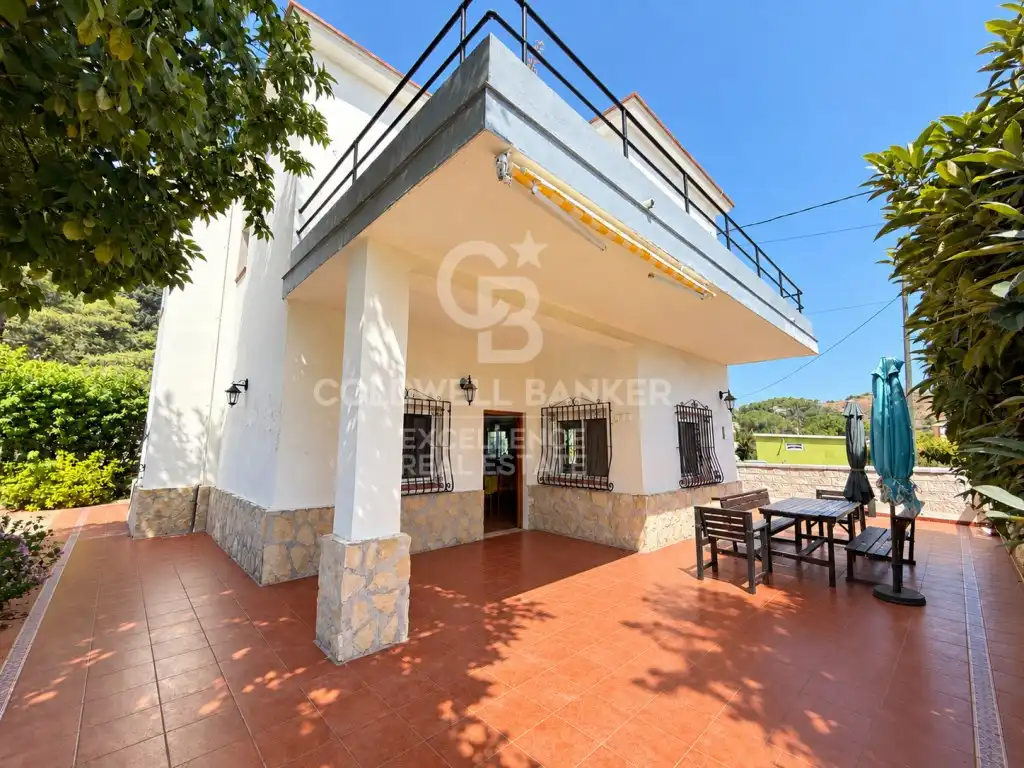 Vista exterior de Casa o chalet en venta en Oliva con Aire acondicionado, Terraza y Piscina