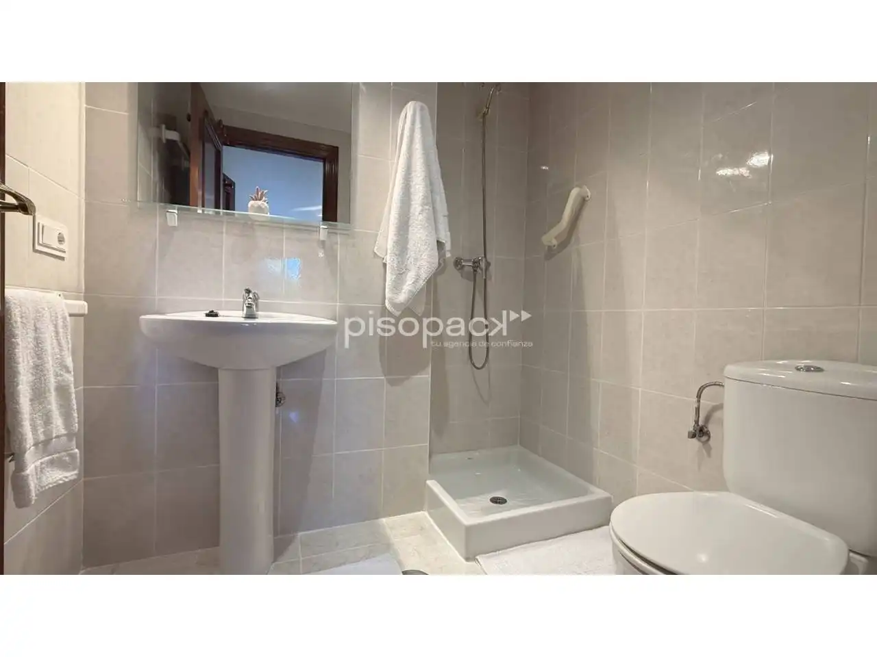 Bathroom of Flat for sale in  Pamplona / Iruña  with Air Conditioner, Heating and Terrace
