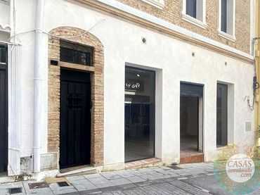Locale commerciale in vendita a Constitució