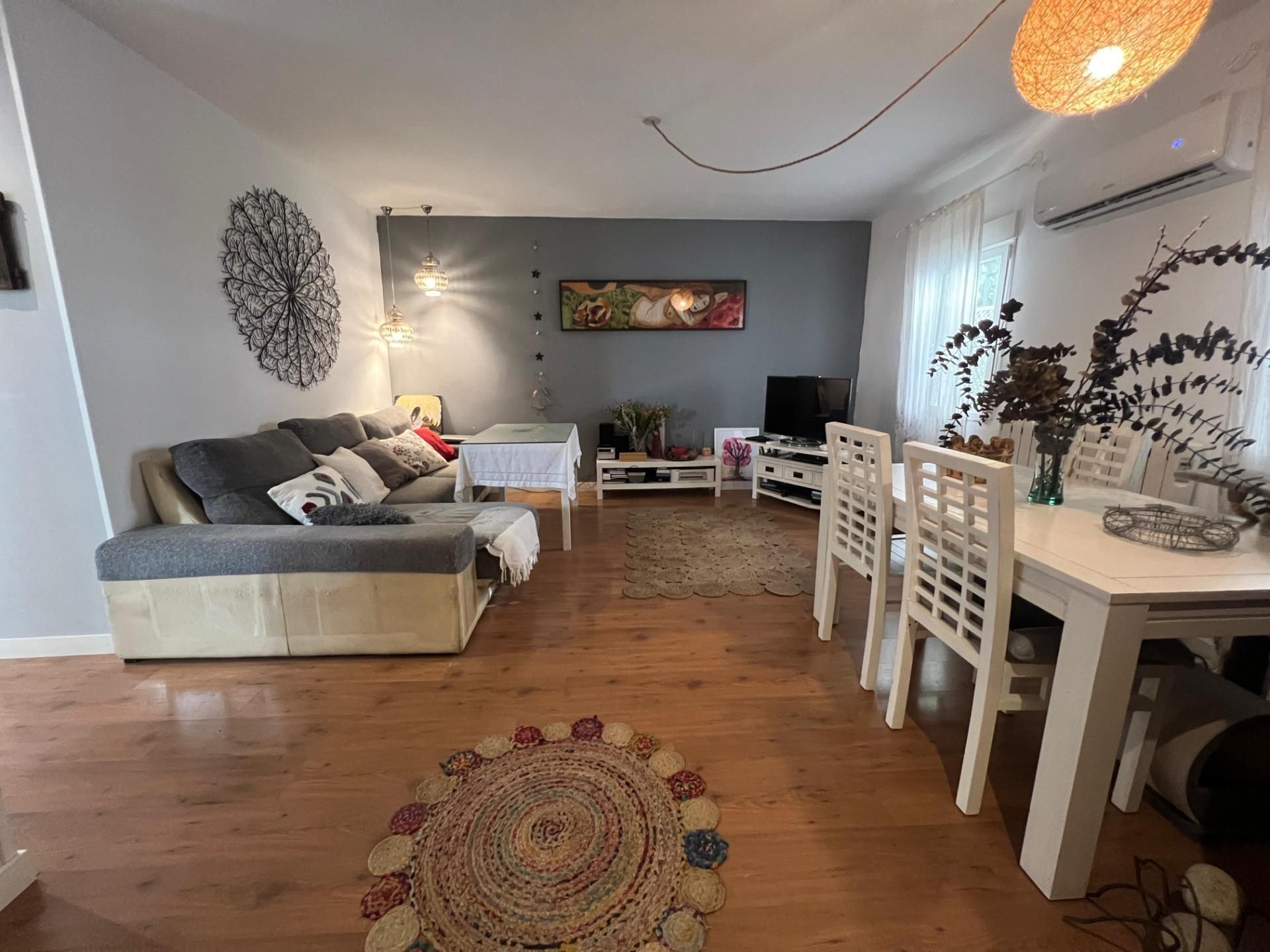 Sala d'estar de Casa o xalet en venda en  Córdoba Capital amb Aire condicionat i Traster