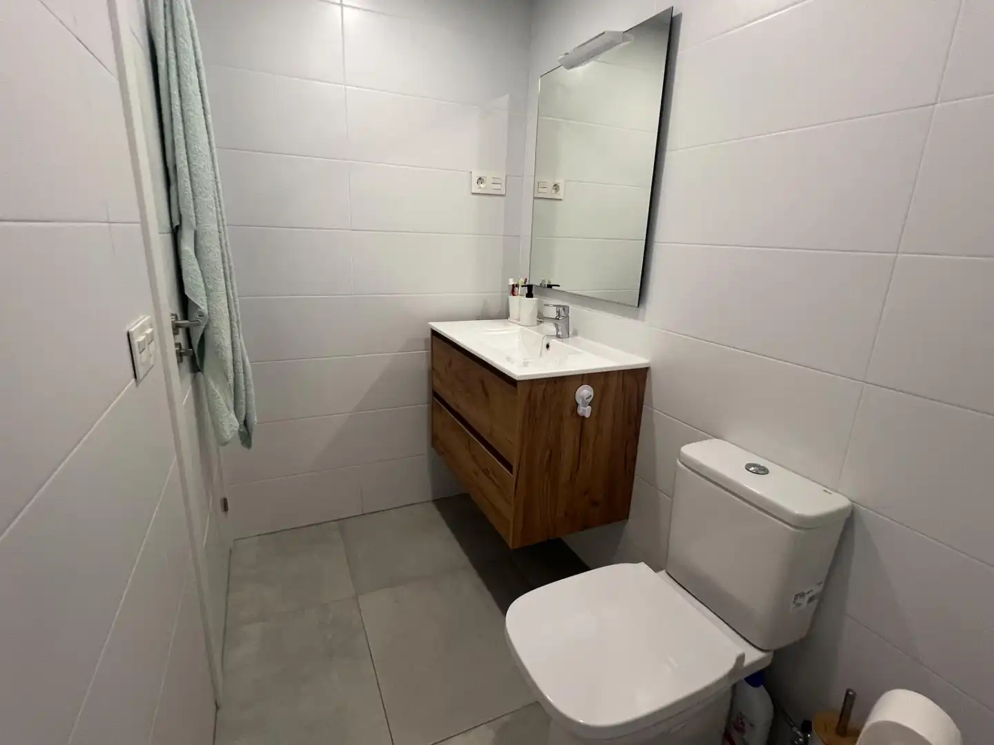 Bany de Apartament de lloguer en Fuengirola amb Aire condicionat, Calefacció i Terrassa