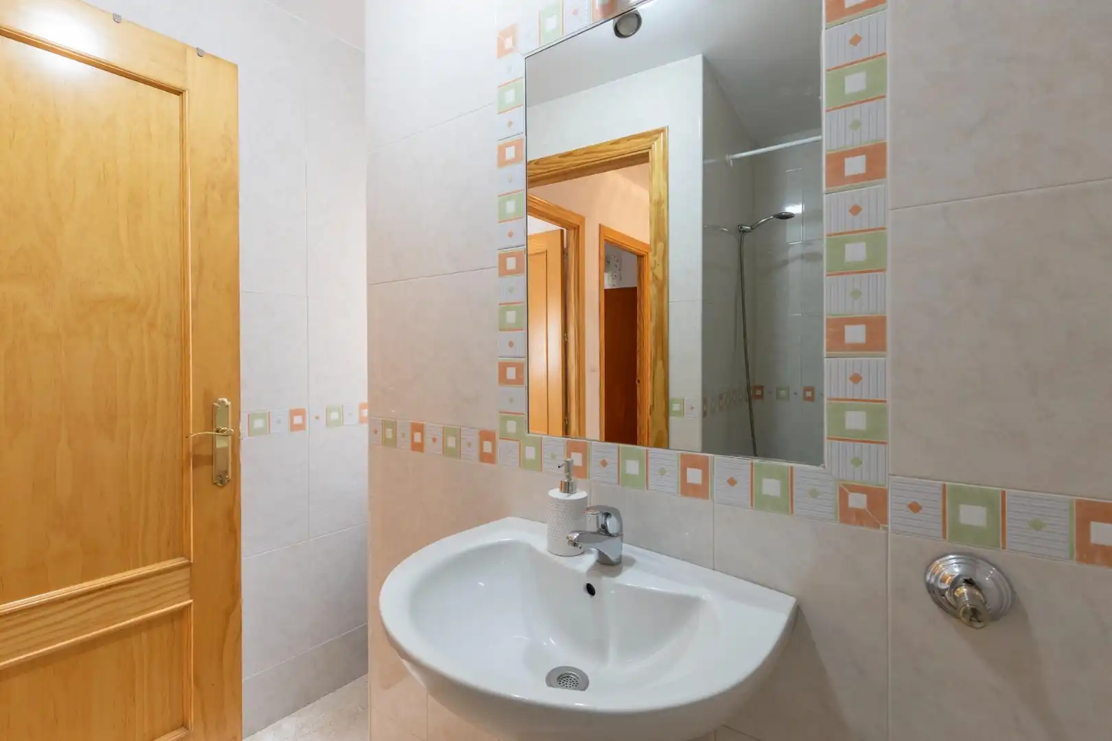 Bathroom of Flat for sale in Granada  with Heating and Balcony