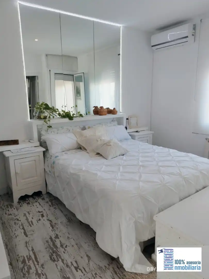 Habitación de Casa adosada en venta en Perales de Tajuña con Aire acondicionado, Calefacción y Jardín privado