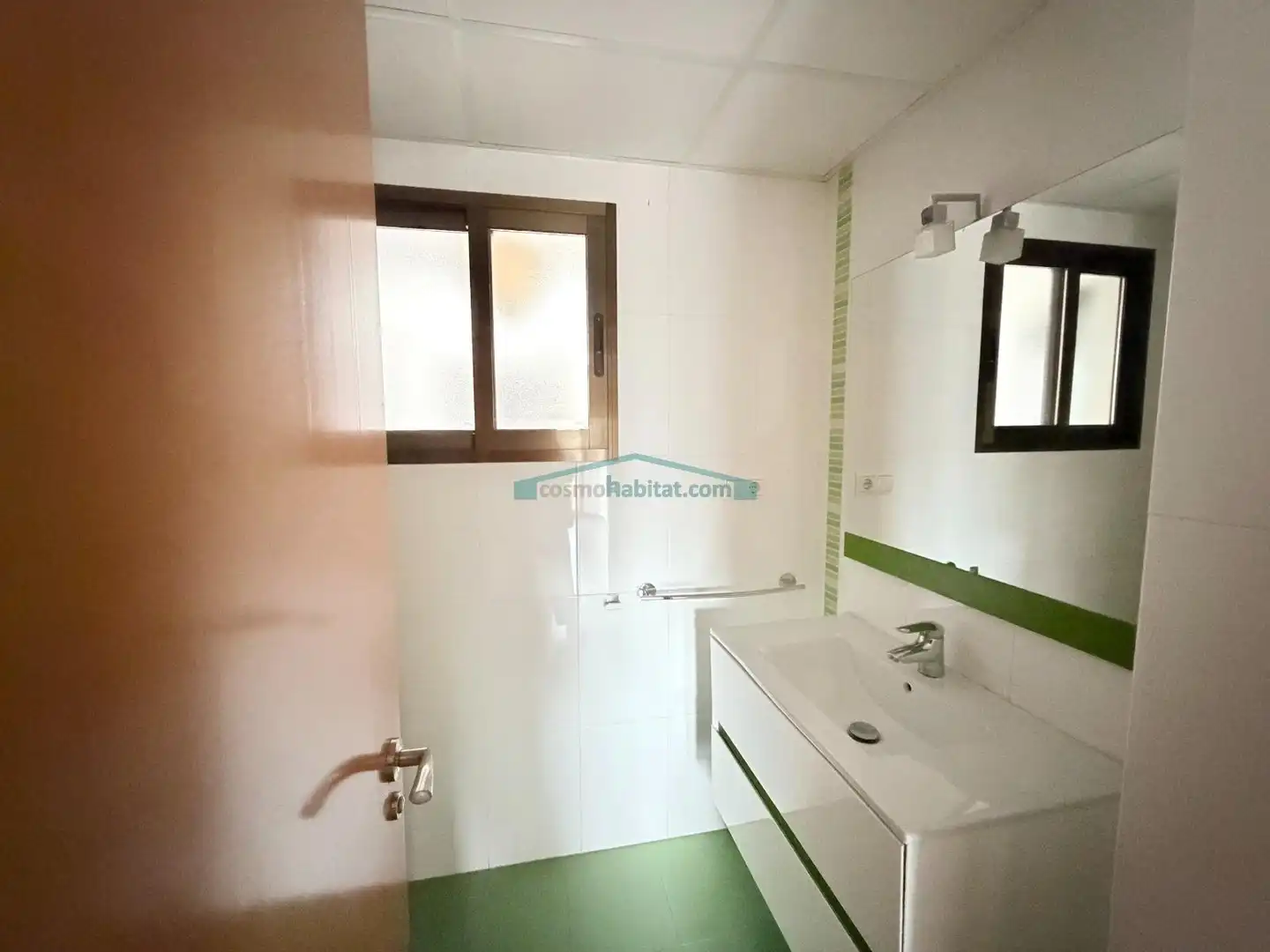 Baño de Piso en venta en L'Eliana con Calefacción y Balcón