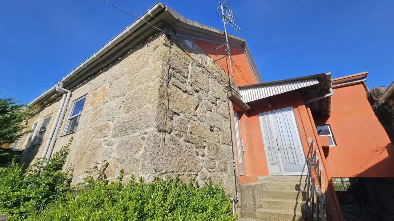 Vista exterior de Casa o xalet de lloguer en Ponteareas amb Calefacció i Moblat