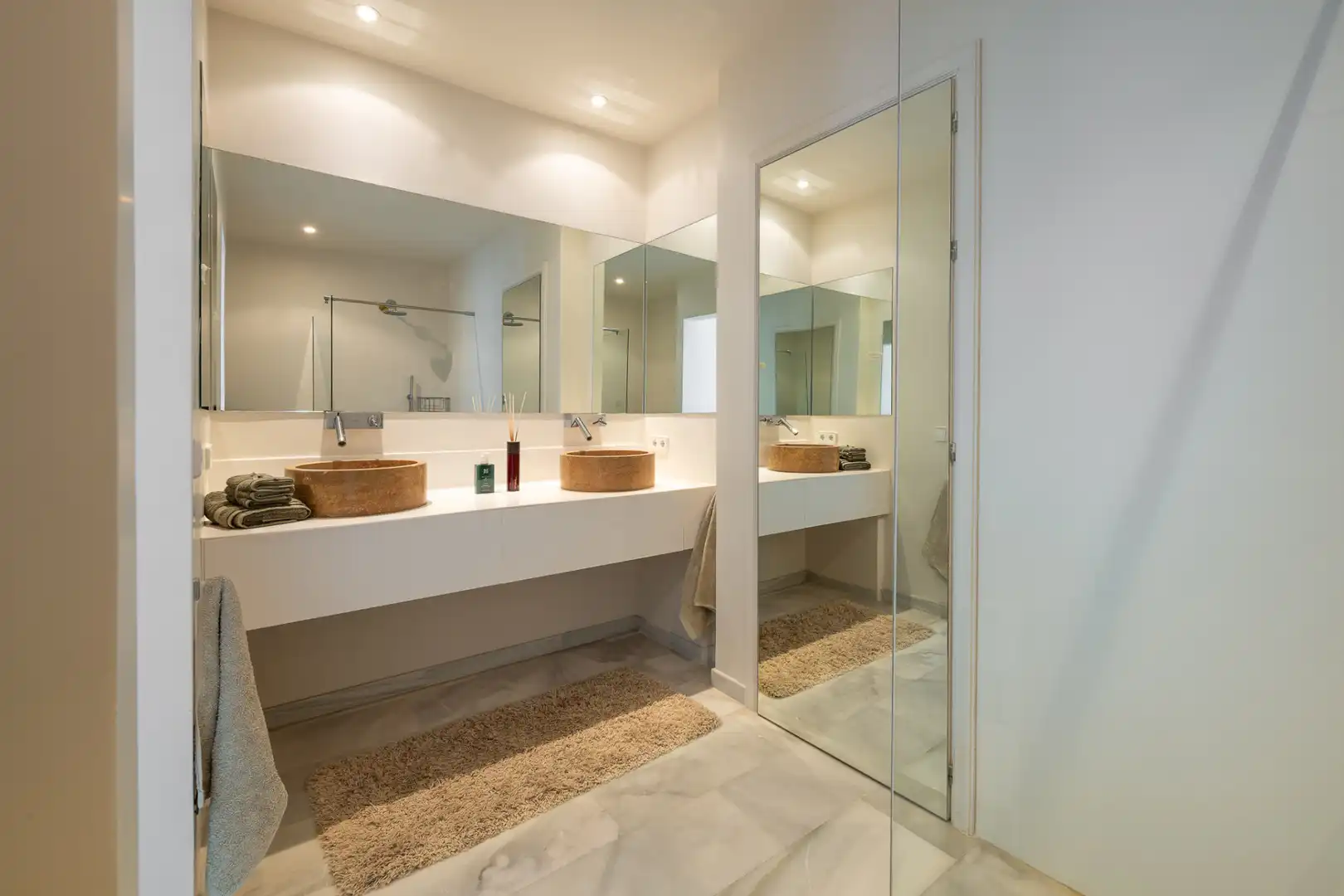 Badezimmer von Haus oder Chalet zum Verkauf in Marbella mit Klimaanlage, Privatgarten und Terrasse