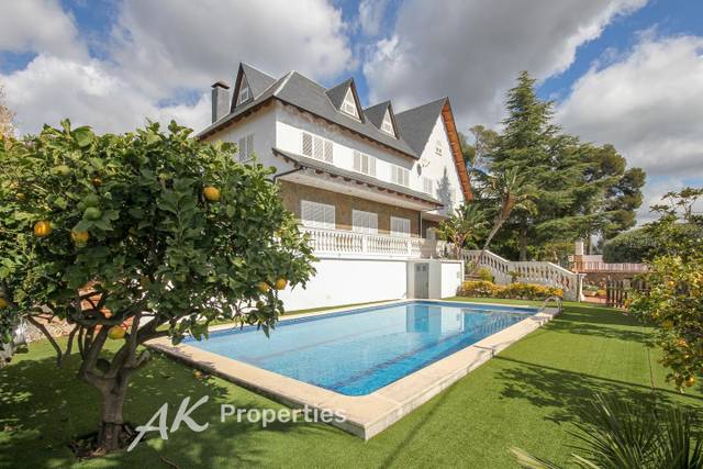 Casa-chalet en Venta en Carrer Cal Tarda, 9 en Bruguers