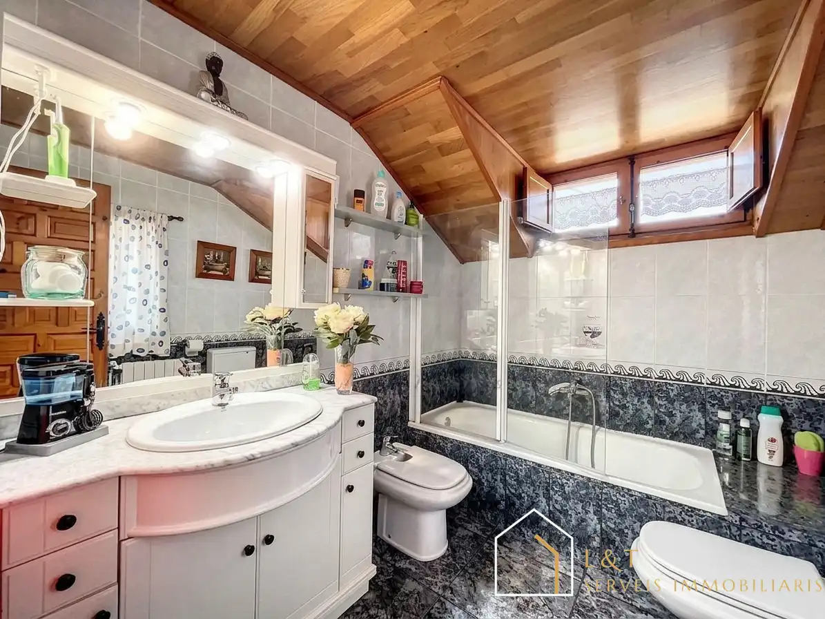Baño de Casa o chalet en venta en Vallgorguina con Calefacción, Jardín privado y Parquet