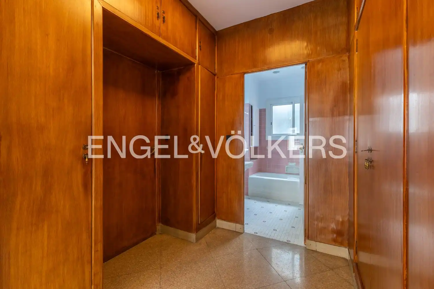 Wohnung zur Miete in Valencia mit Klimaanlage, Heizung und Terrasse