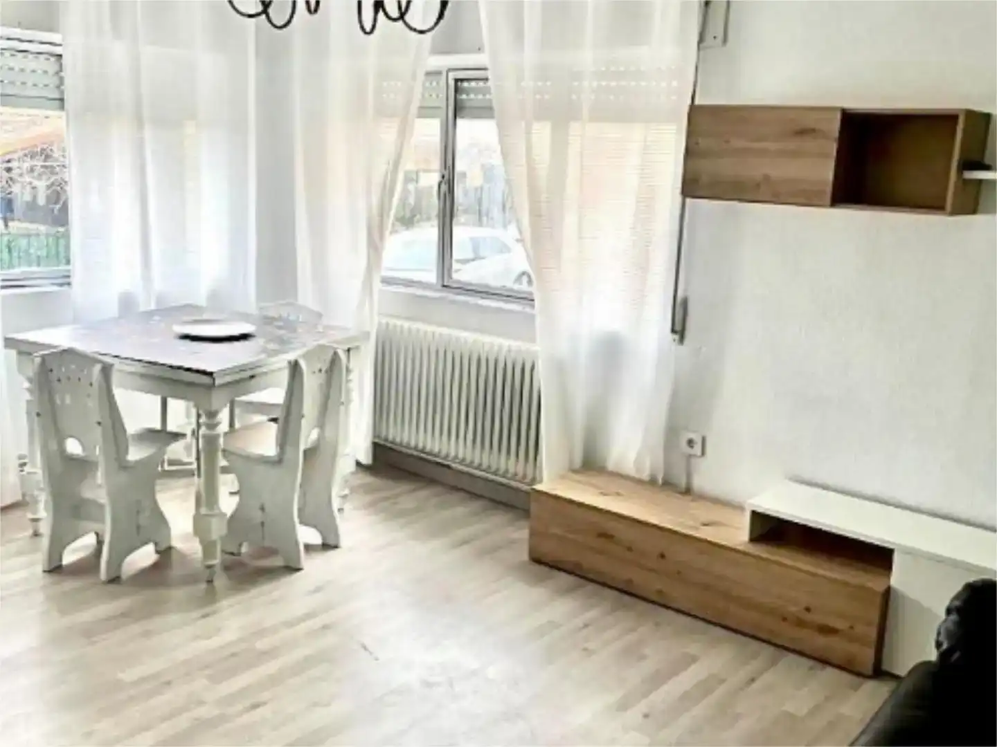 Habitación de Planta baja de alquiler en Robleda con Jardín privado, Trastero y Amueblado