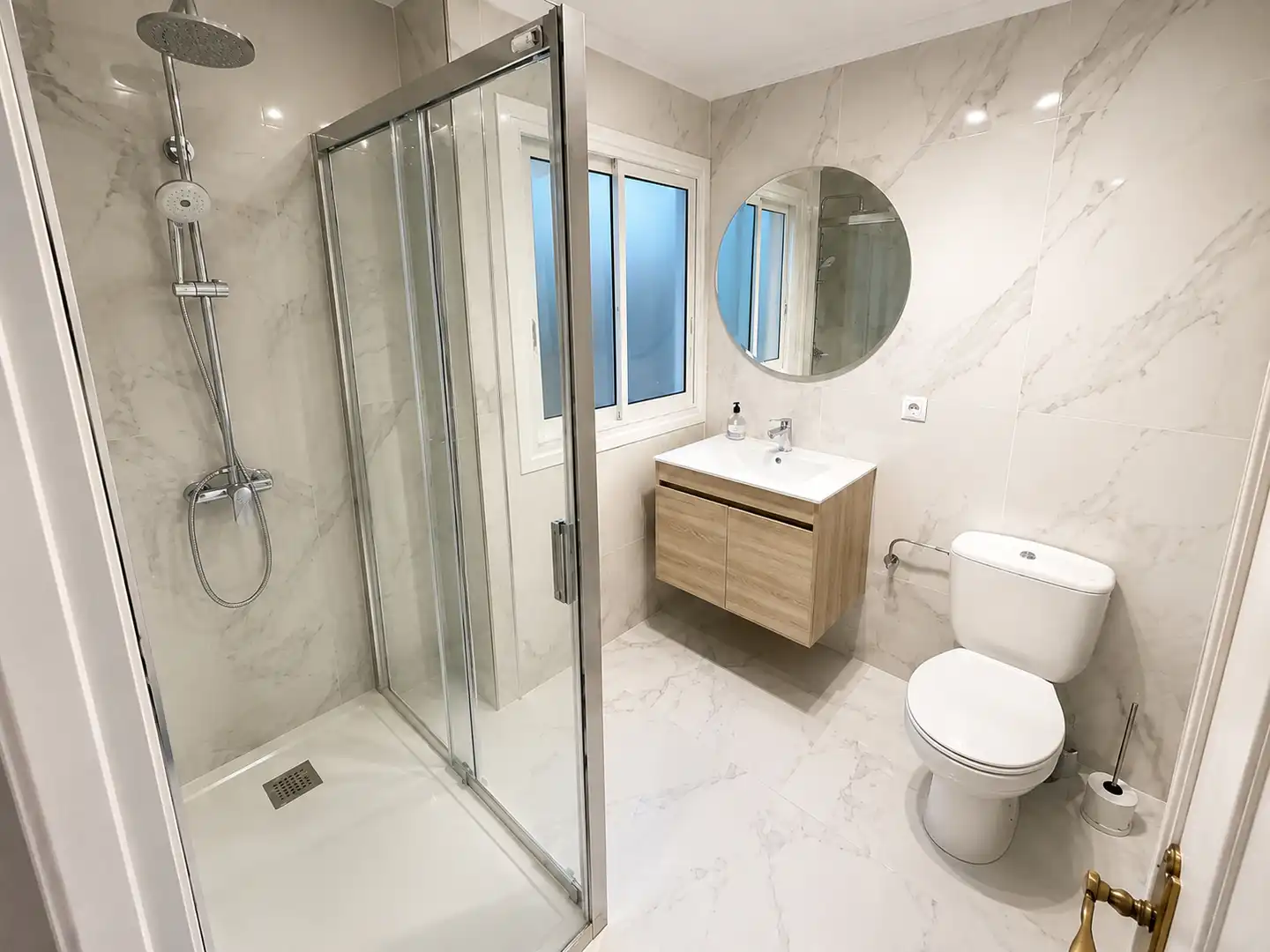 Baño de Piso de alquiler en Santander con Amueblado y Horno