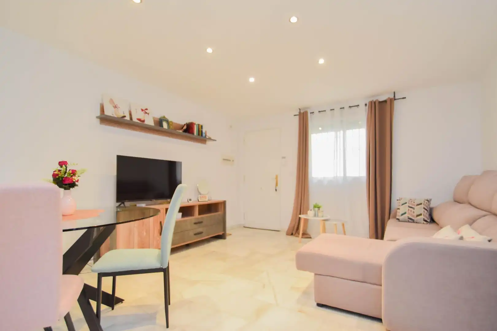 Sala d'estar de Dúplex en venda en Cúllar Vega amb Aire condicionat, Calefacció i Terrassa