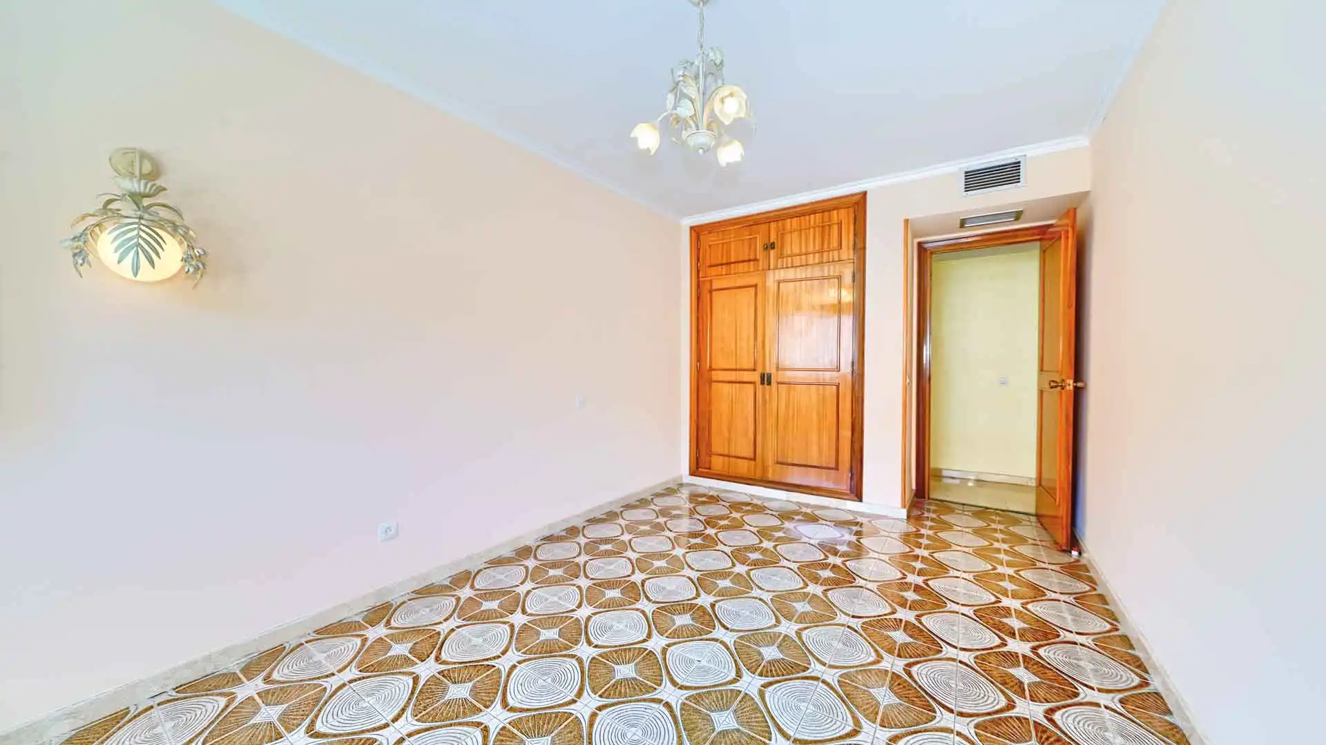 Habitación de Apartamento en venta en Marbella con Aire acondicionado, Terraza y Trastero