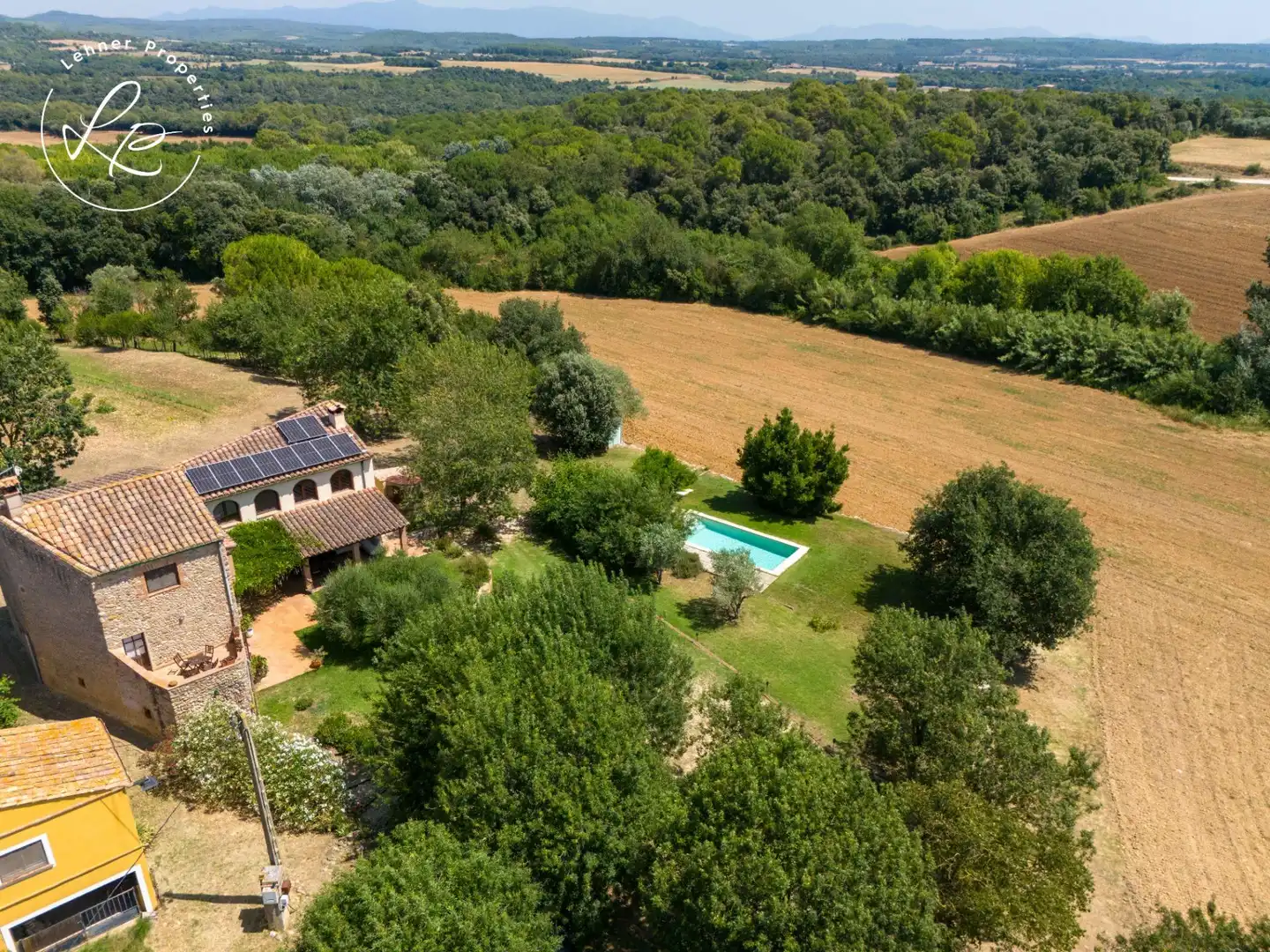 Jardí de Finca rústica en venda en Navata amb Aire condicionat, Calefacció i Jardí privat