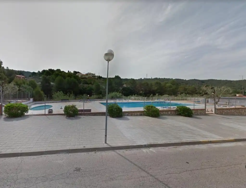 Schwimmbecken von Garage zum Verkauf in Calafell
