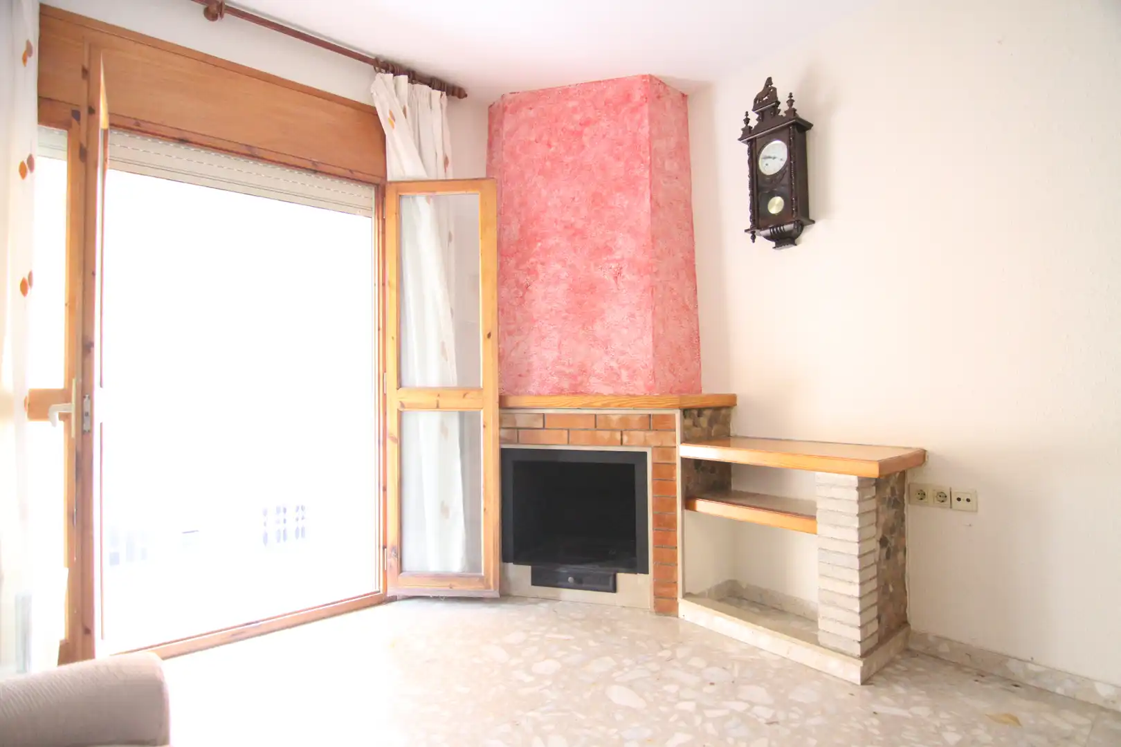 Sala de estar de Piso en venta en Olesa de Montserrat con Calefacción, Terraza y Horno