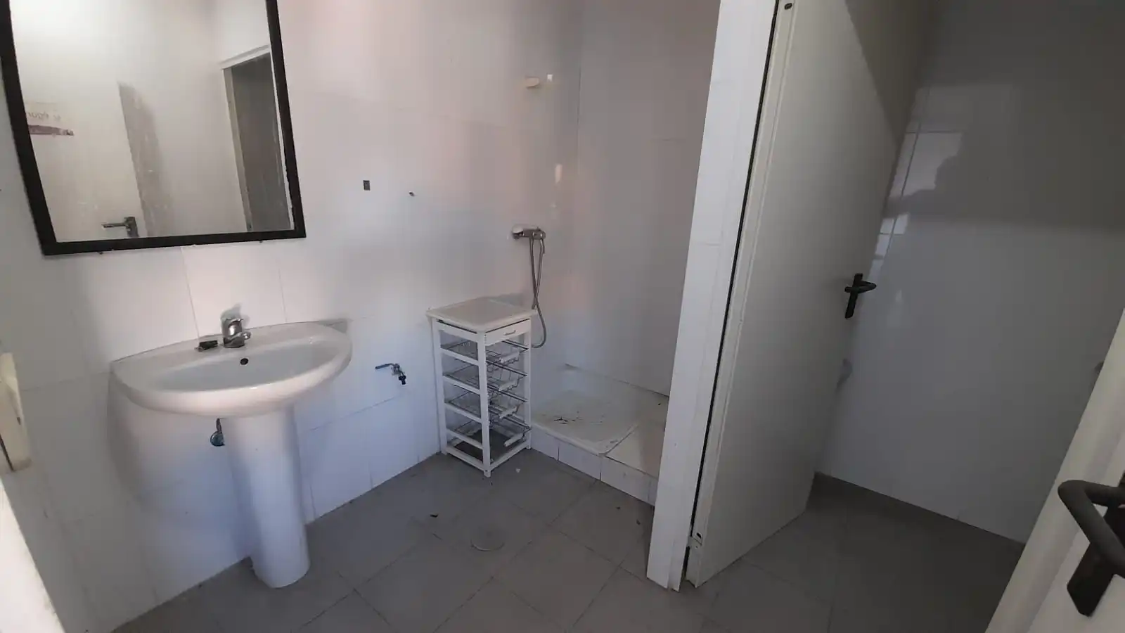 Badezimmer von Fabrikhallen zur Miete in Leganés