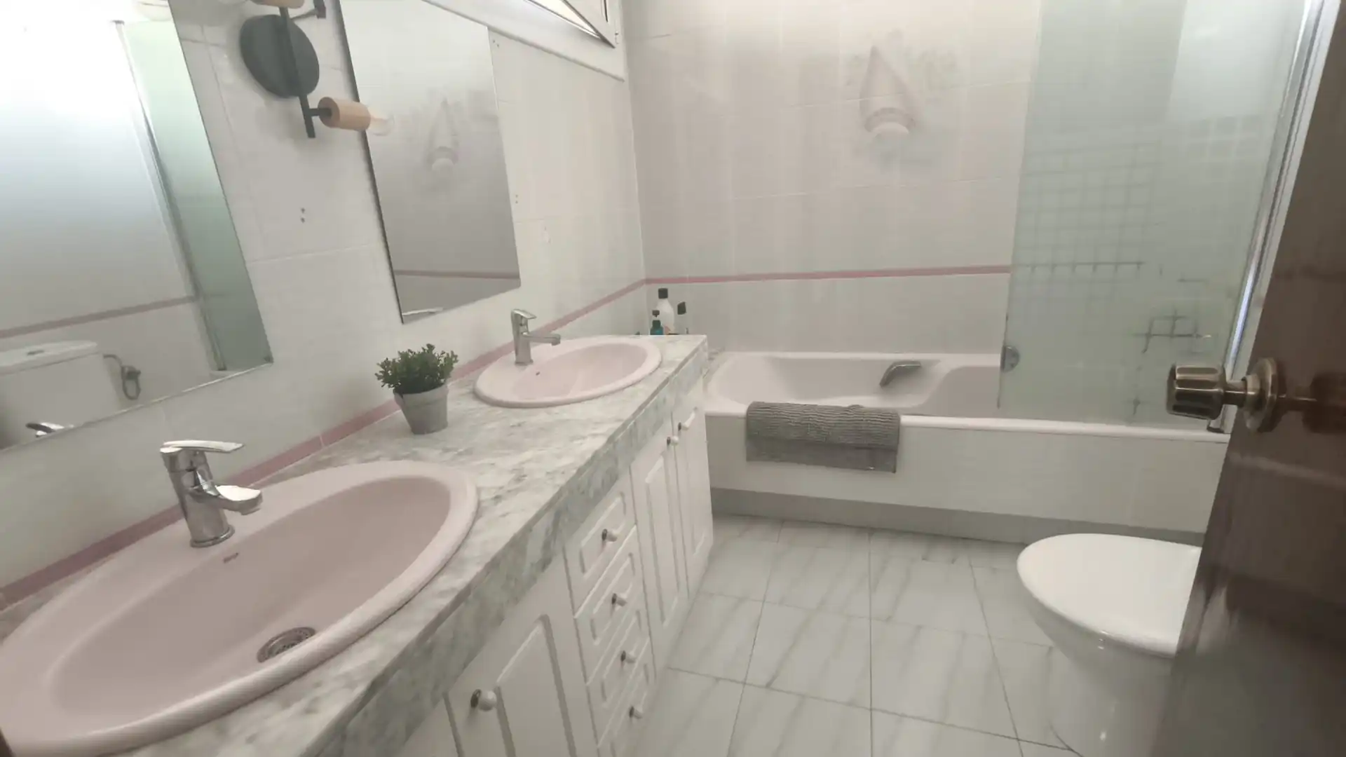 Baño de Casa adosada en venta en Cervelló con Aire acondicionado, Calefacción y Terraza