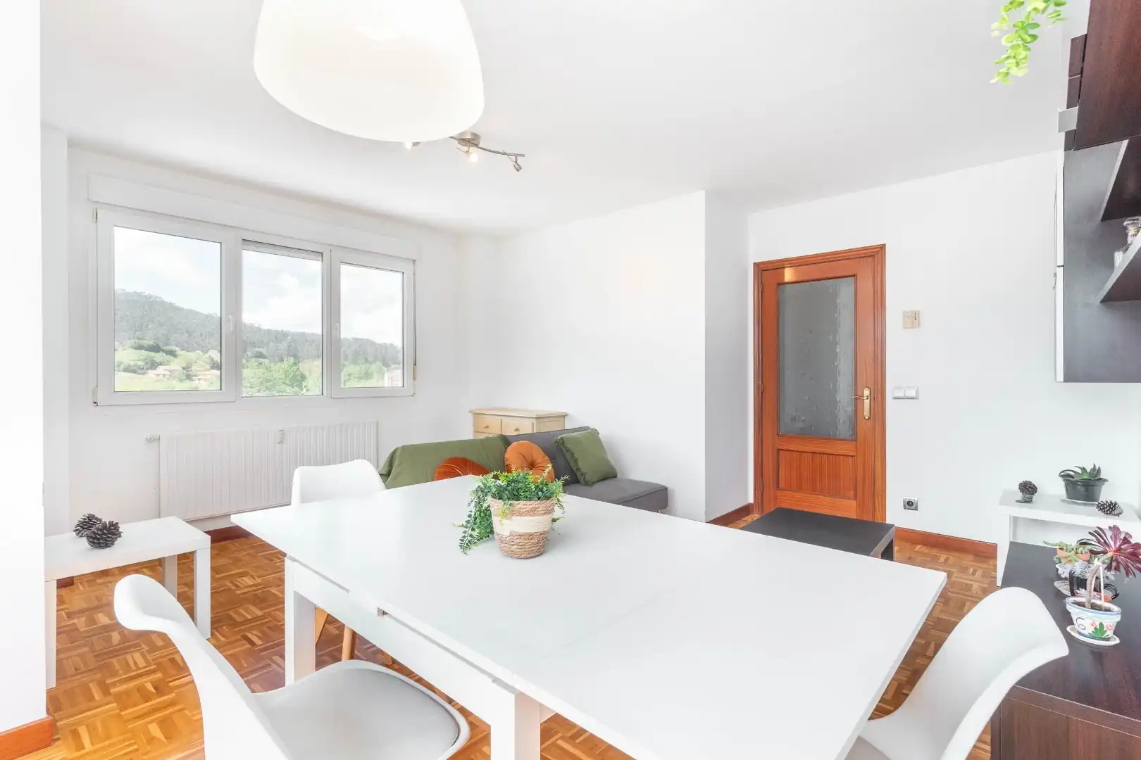 Comedor de Piso en venta en Llanera con Calefacción, Trastero y Amueblado