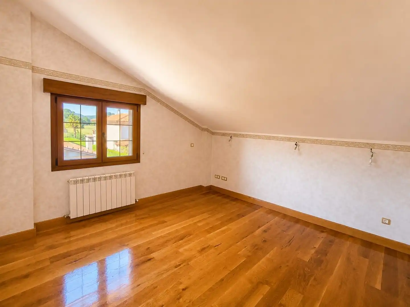 Habitación de Casa o chalet en venta en Villarcayo de Merindad de Castilla la Vieja con Jardín privado y Balcón