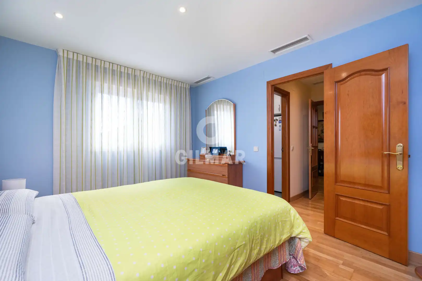 Habitación de Casa adosada en venta en Madrid con Calefacción, Jardín privado y Amueblado