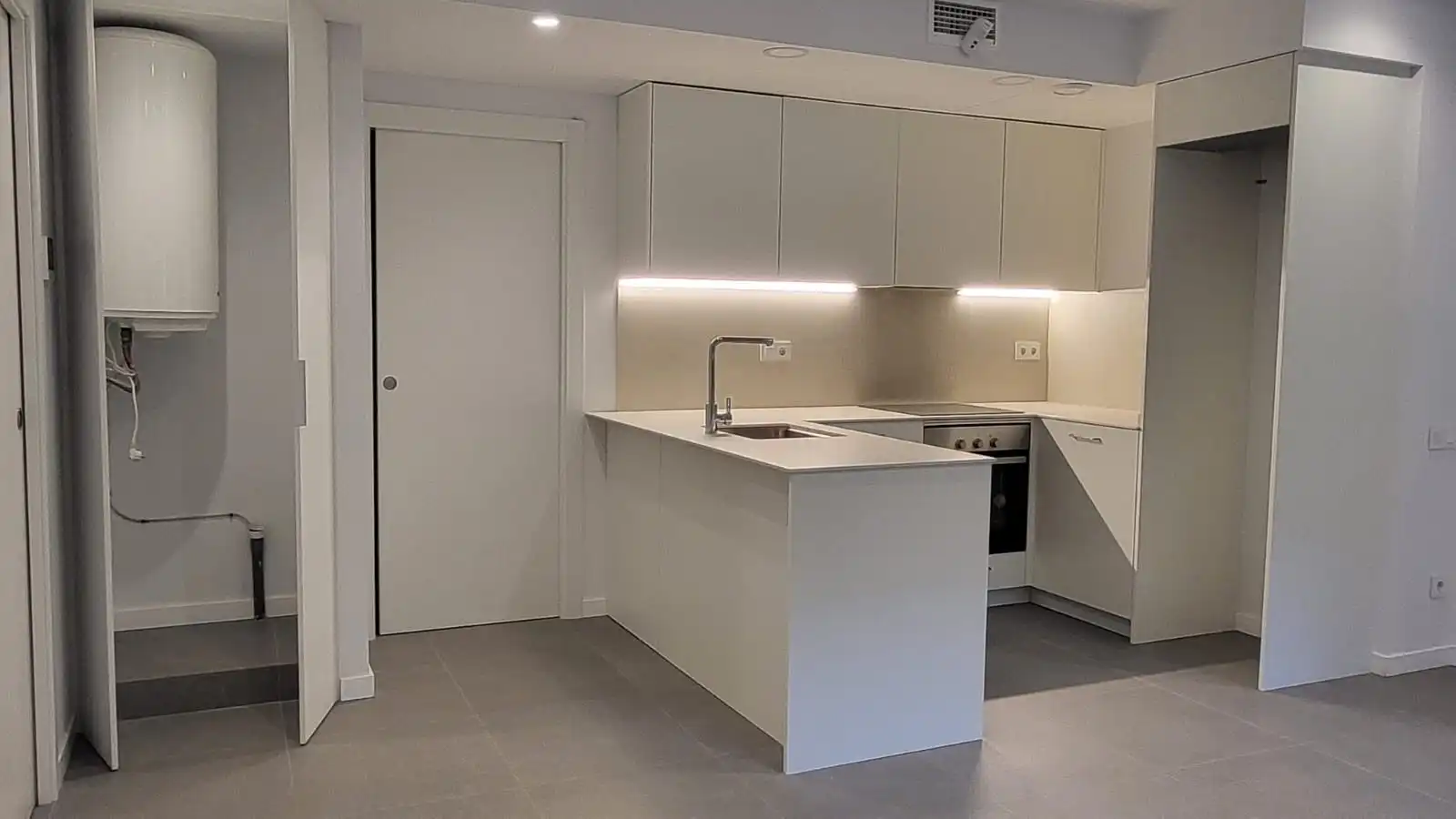 Cocina de Planta baja en venta en Sabadell con Aire acondicionado y Calefacción
