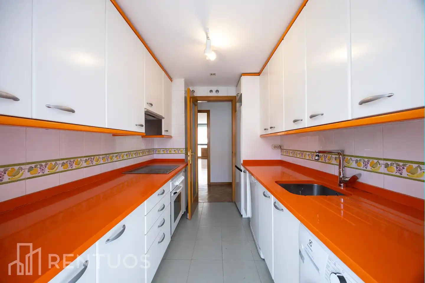 Kitchen of Flat for rent in Madrid  with Air Conditioner, Heating and Parquet flooring