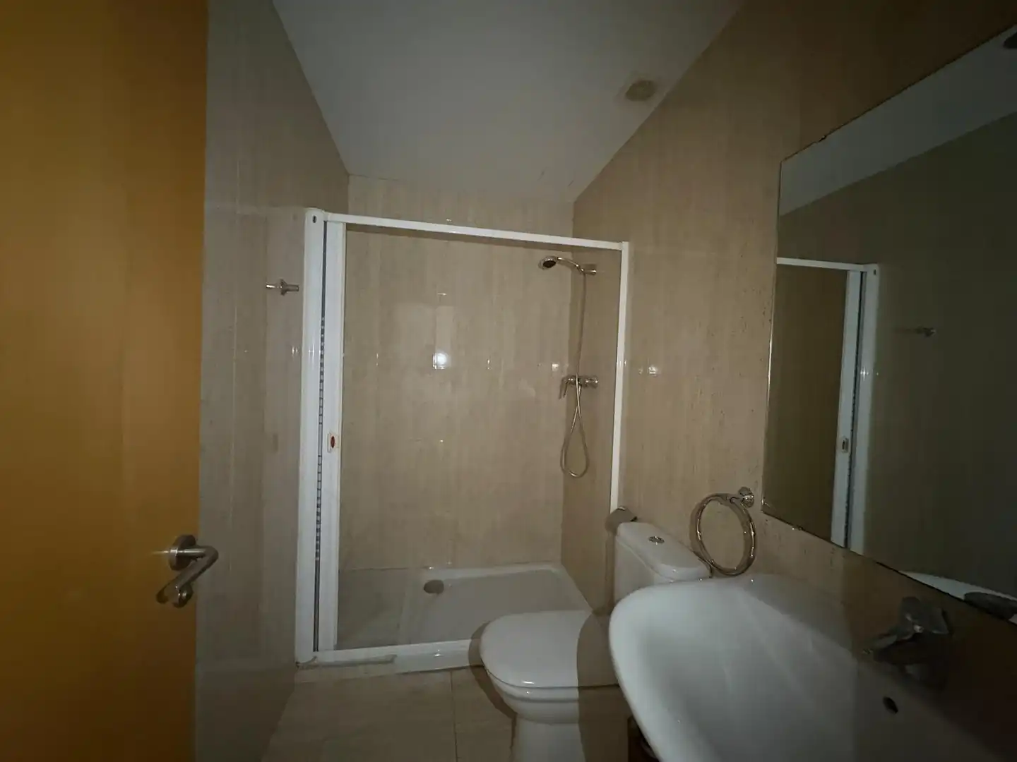 Badezimmer von Dachboden zum Verkauf in Igualada mit Klimaanlage und Terrasse