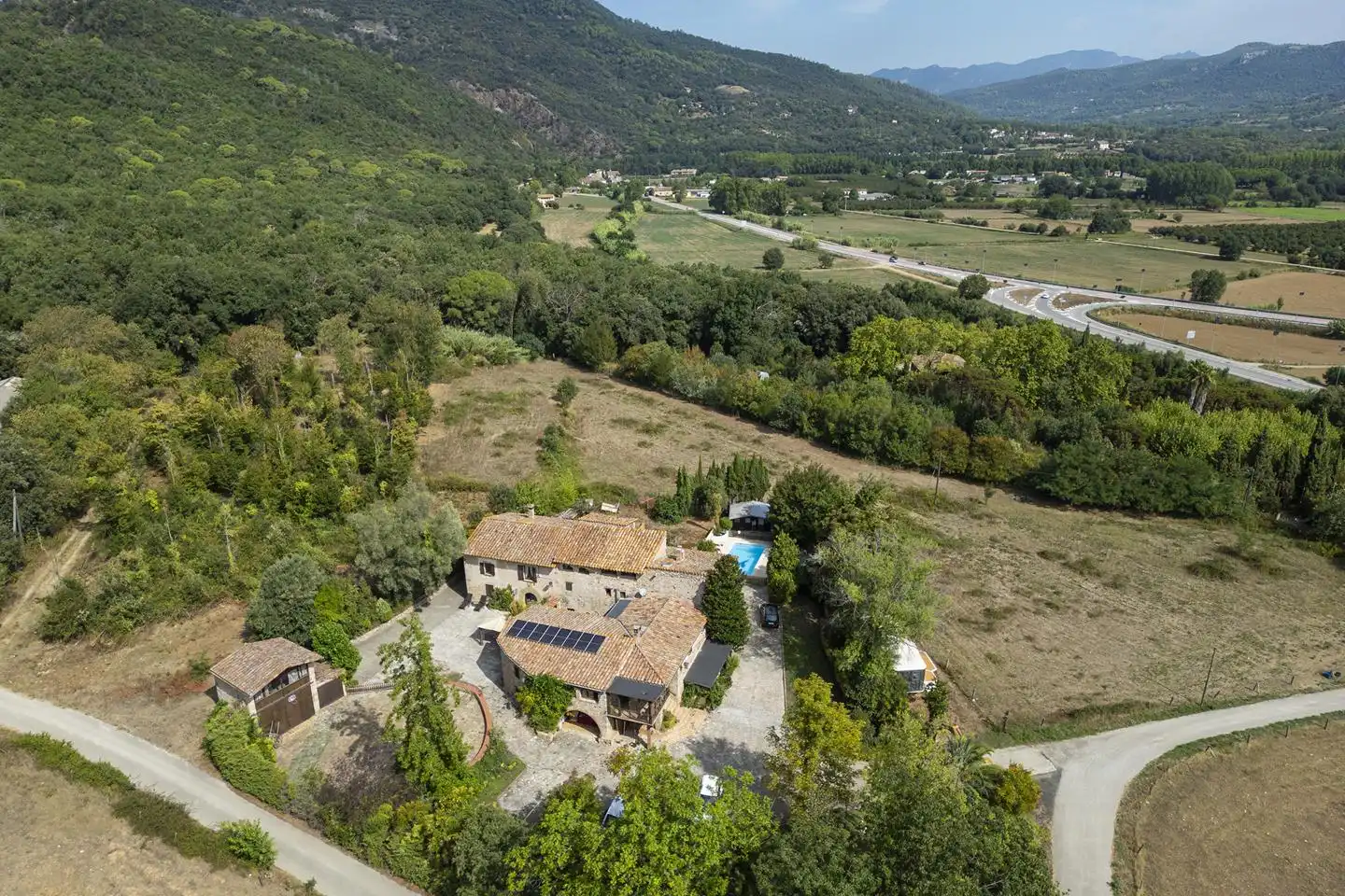 Vista exterior de Finca rústica en venda en La Cellera de Ter amb Calefacció, Jardí privat i Terrassa