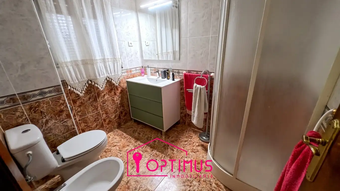 Bathroom of Houses for sale in Macastre  with Private garden, Terrace and Storage room