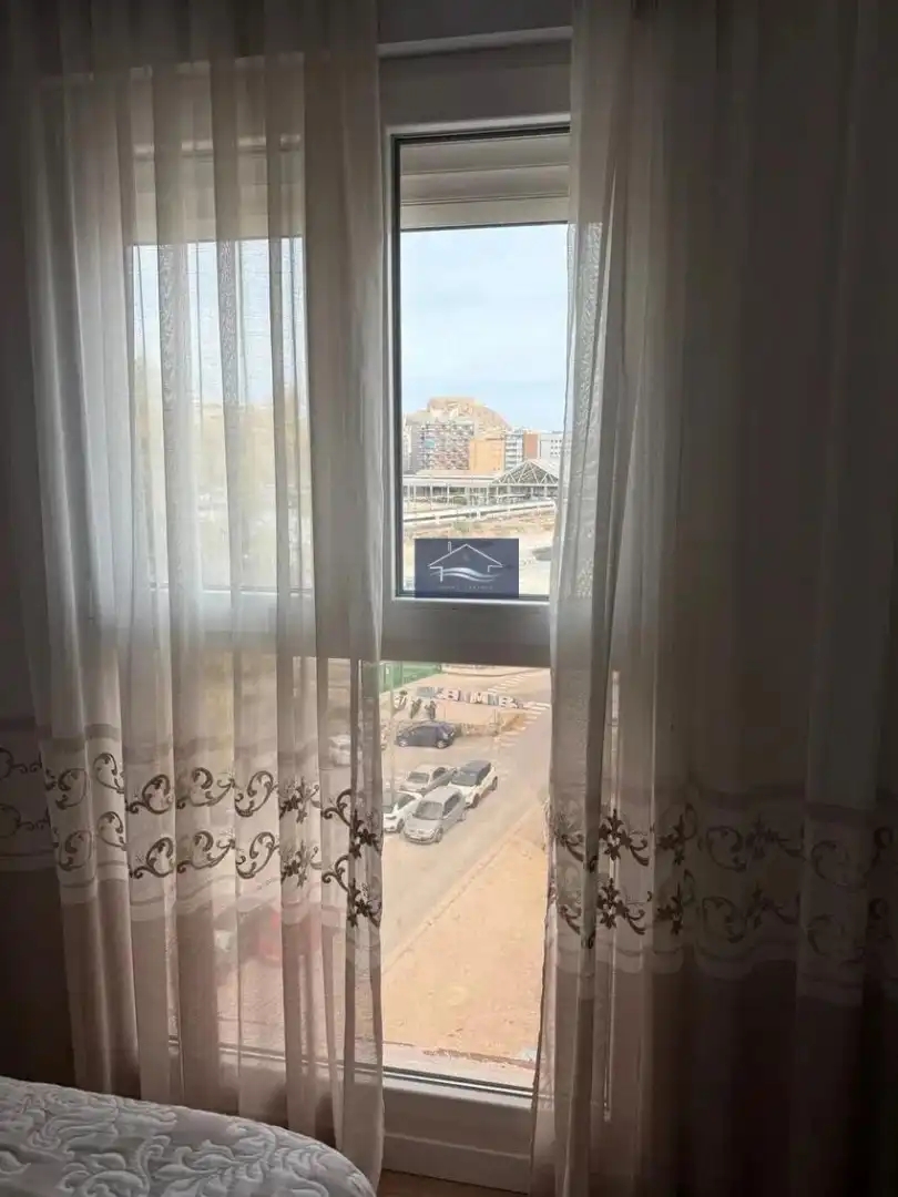 Dormitori de Pis en venda en Alicante / Alacant amb Parquet, Forn i Rentadora