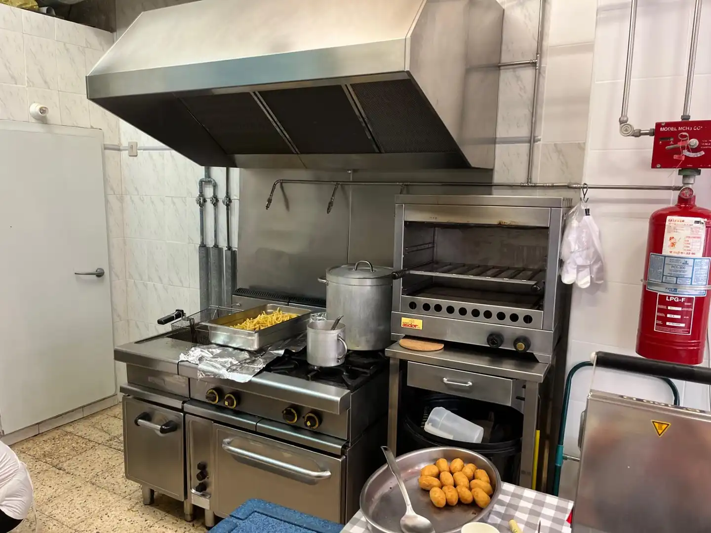 Küche von Geschaftsraum zur Miete in Cornellà de Llobregat