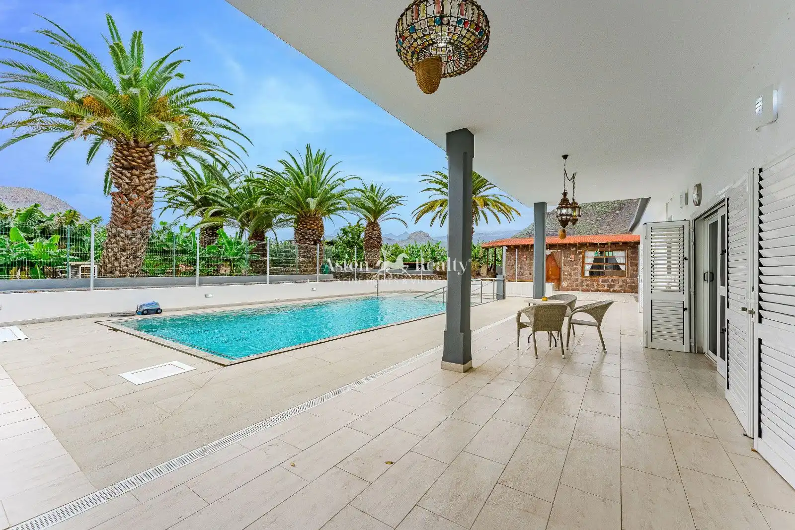 House with pool for sale in tf-655