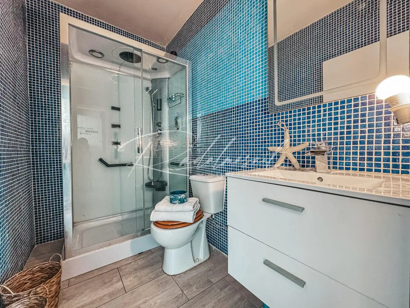 Bathroom of Houses for sale in Reus  with Air Conditioner, Swimming Pool and Furnished