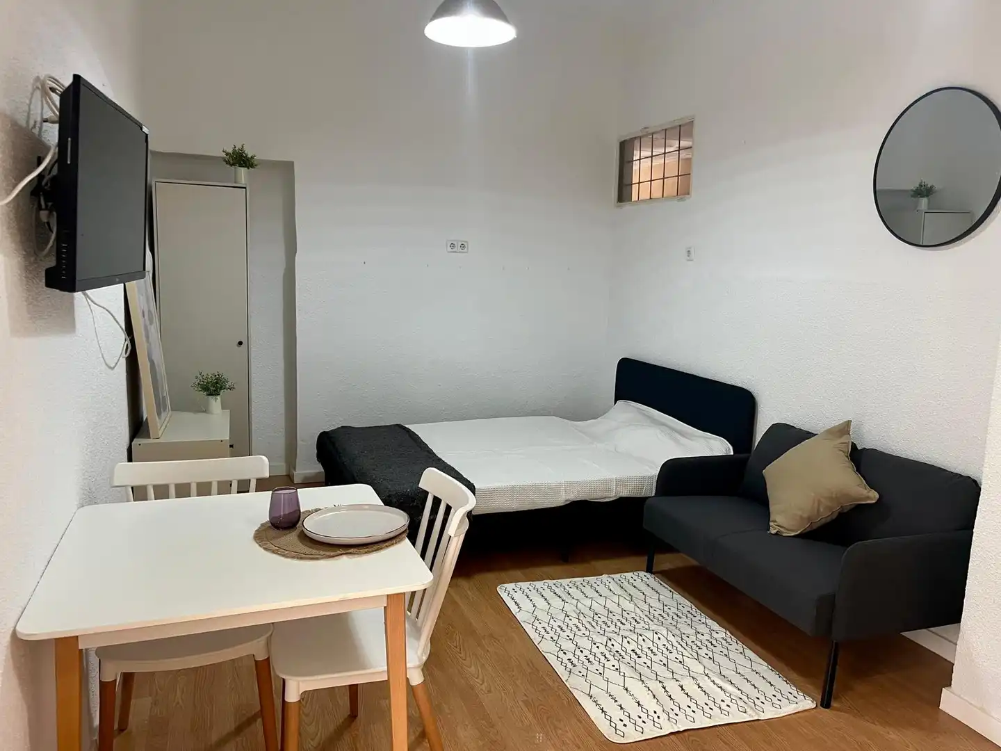 Schlafzimmer von Wohnung zum Verkauf in Madrid mit Heizung, Waschmaschine und Fernseher