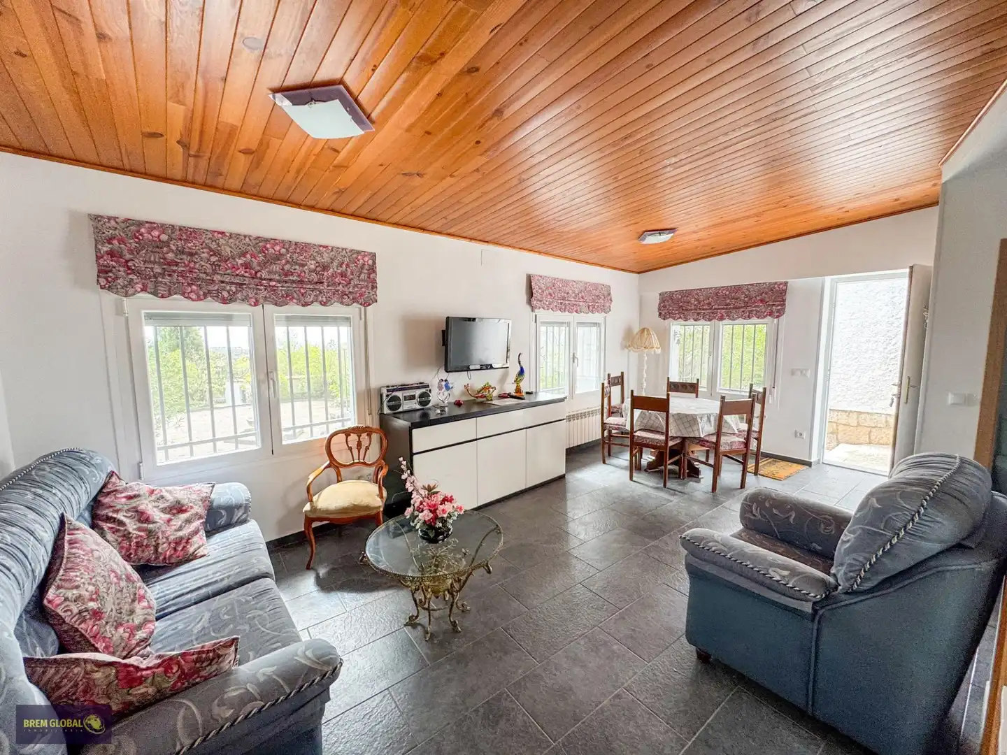 Sala de estar de Casa o chalet en venta en La Cabrera con Aire acondicionado, Calefacción y Jardín privado