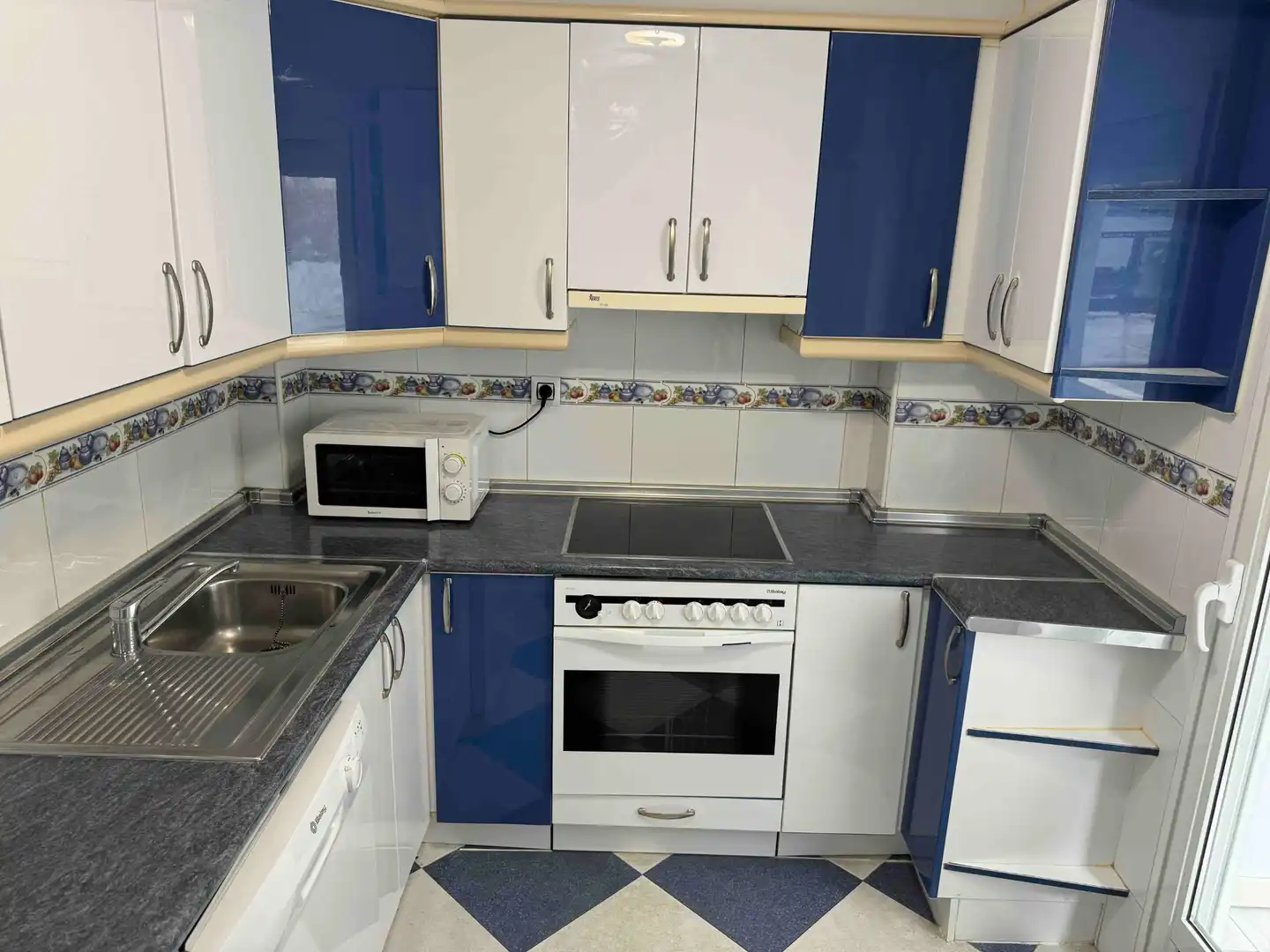 Cocina de Piso de alquiler en Zaragoza con Calefacción, Amueblado y Horno